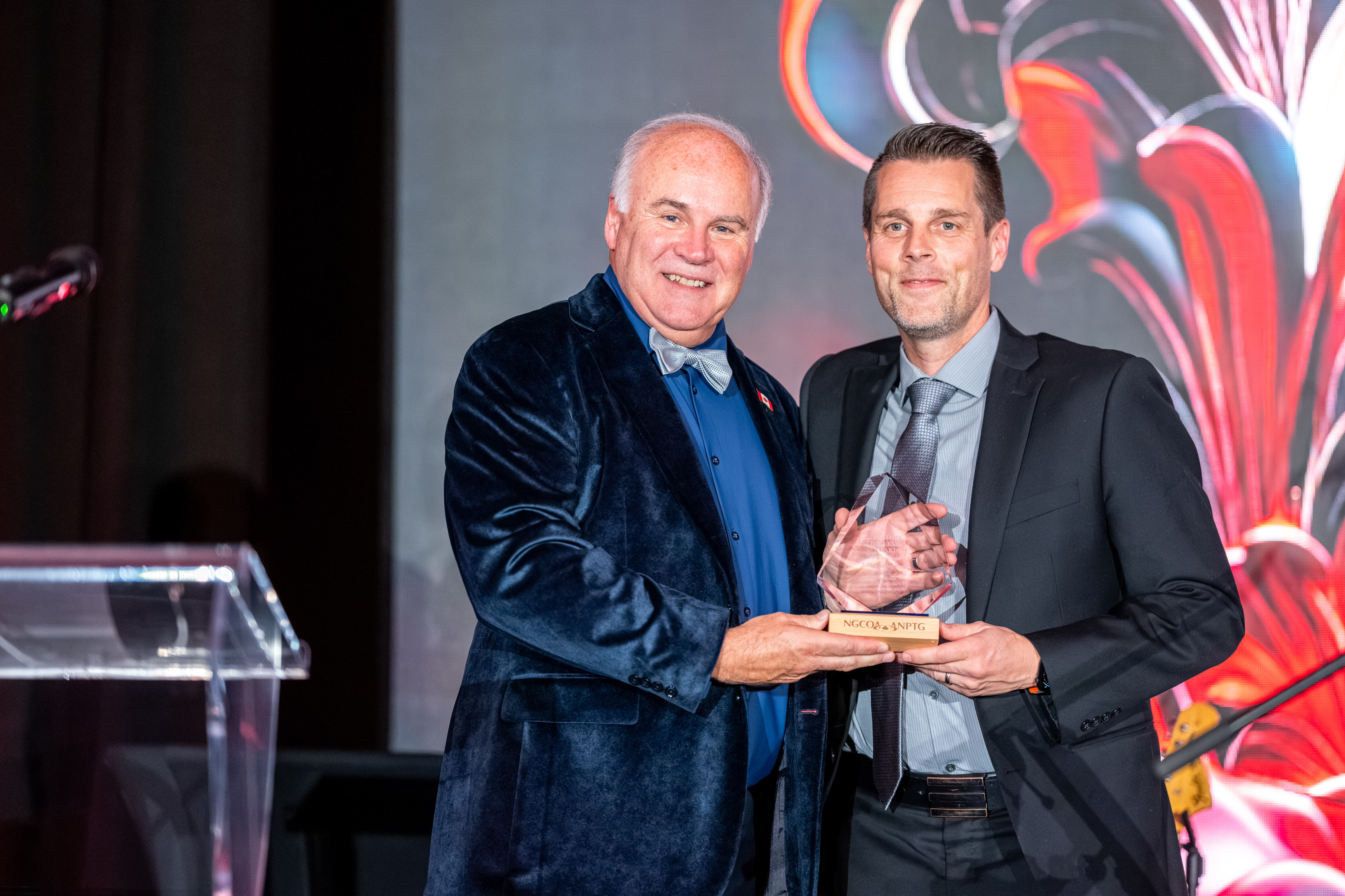 Jeff Calderwood receiving the Lifetime Achievement Award at the 2025 Golf Business Canada Conference and Trade Show